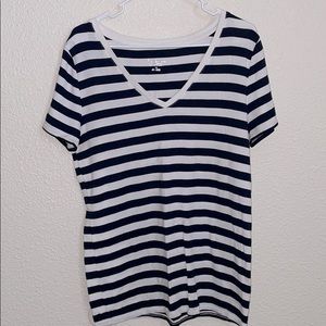 V-NECK STRIPES